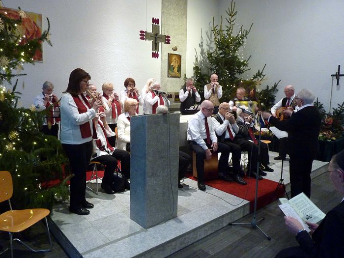 Weihnachtliche Stunde an der Krippe mit Harmonica Sound