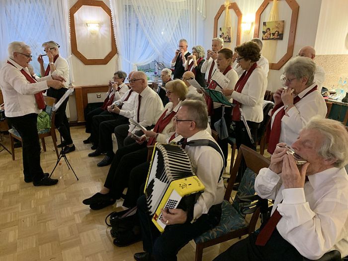 Die Mundharmonikagruppe im Haus Veybach