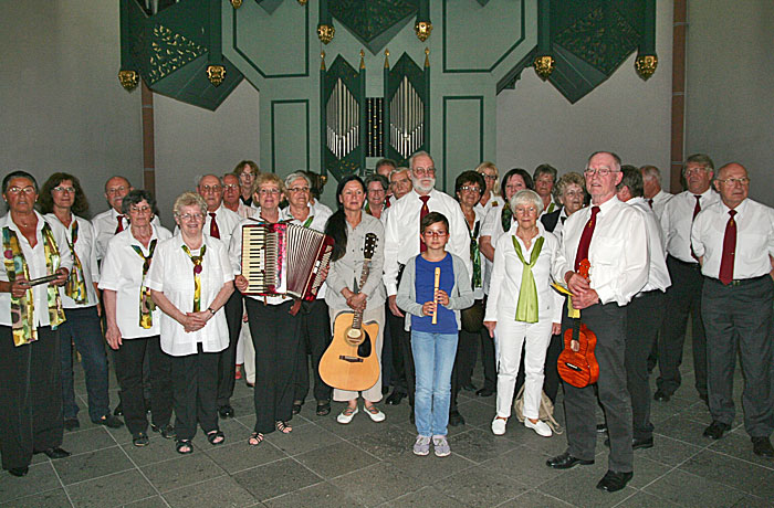 Harmonicasound unter musikalischer Leitung von Lorenz Thyrian in der Herz-Jesu-Kirche (Fotos: Heinz Beduhn)